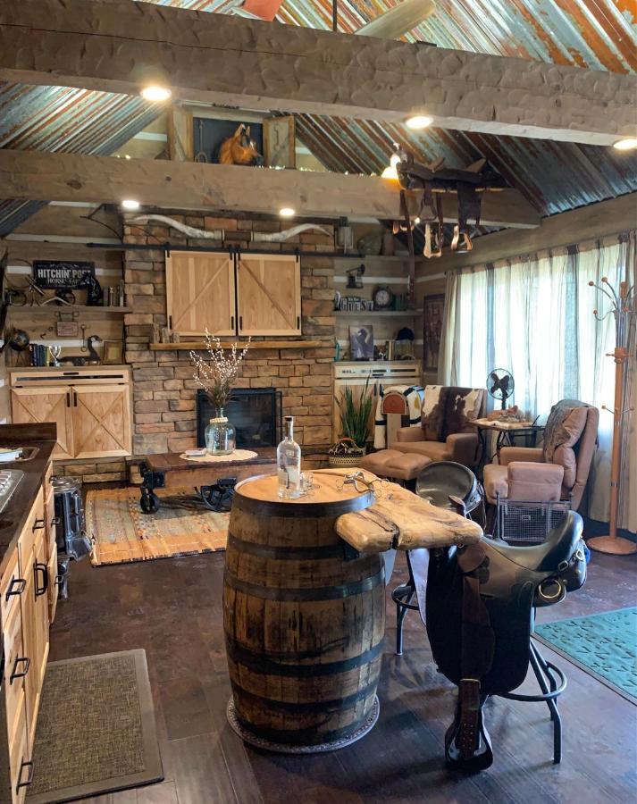 Bed and Breakfast Fox Pass Cabins Hot Springs Zewnętrze zdjęcie
