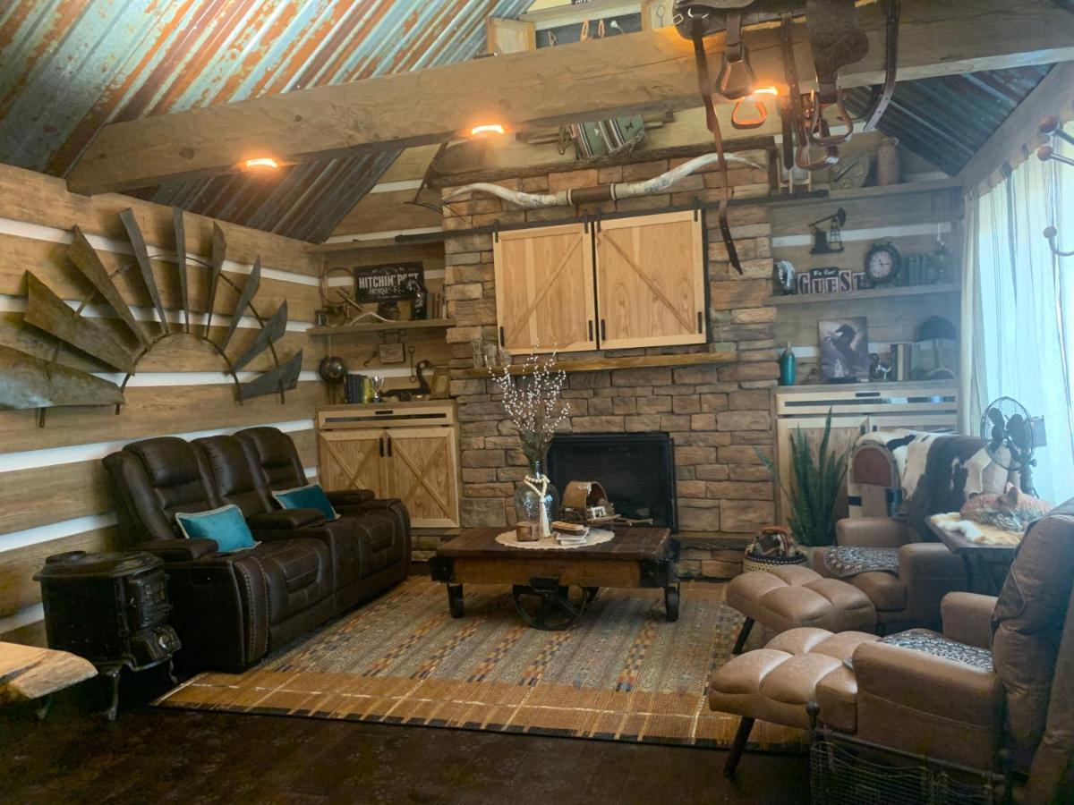 Bed and Breakfast Fox Pass Cabins Hot Springs Zewnętrze zdjęcie