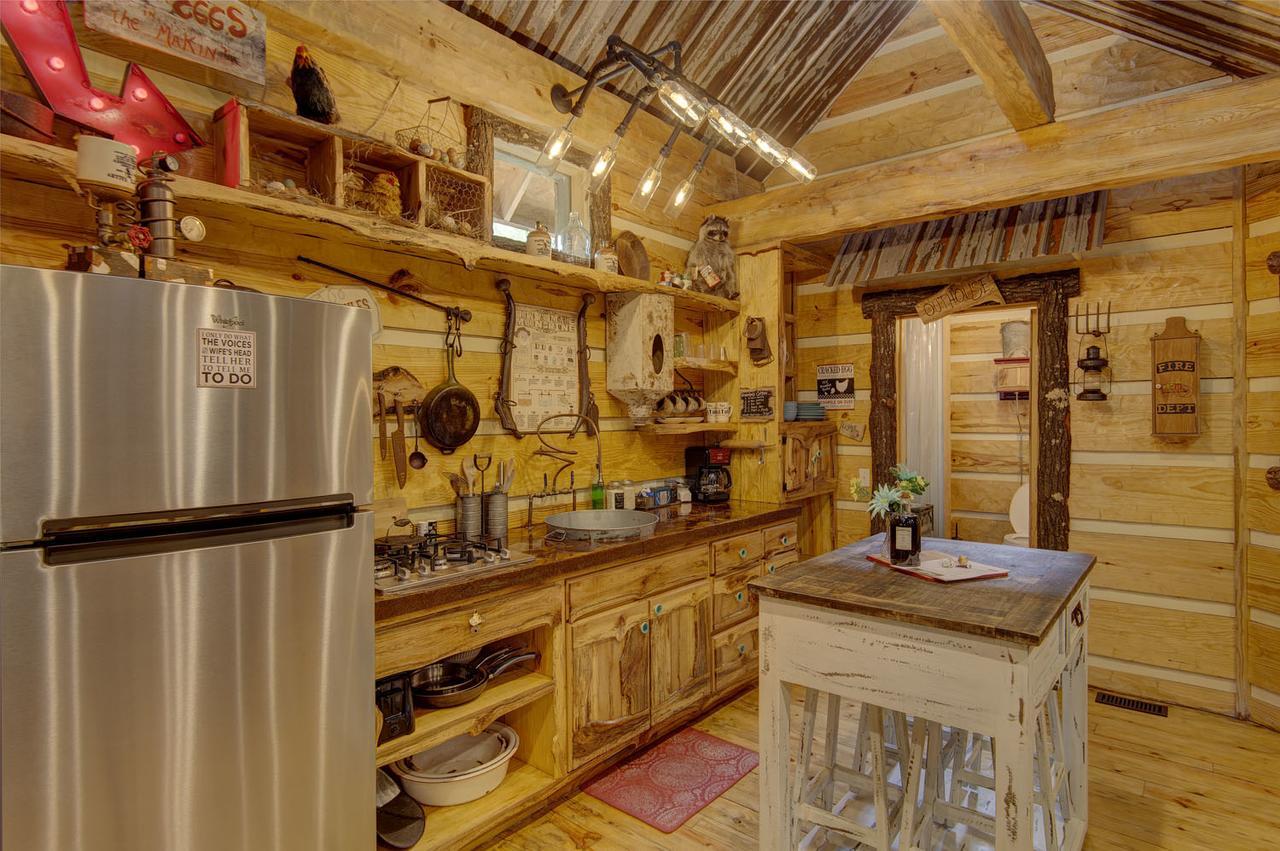 Bed and Breakfast Fox Pass Cabins Hot Springs Zewnętrze zdjęcie
