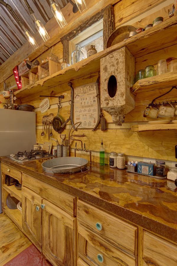 Bed and Breakfast Fox Pass Cabins Hot Springs Zewnętrze zdjęcie