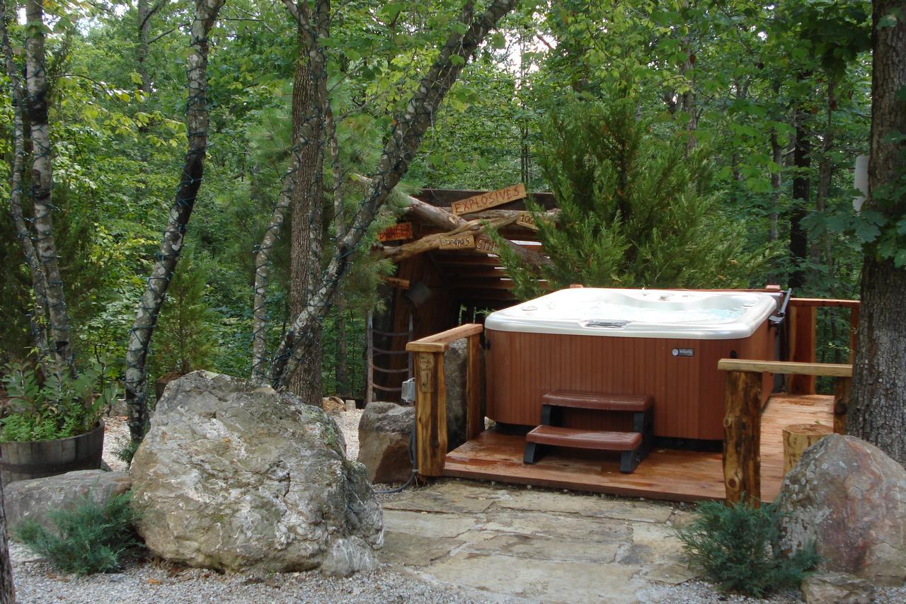 Bed and Breakfast Fox Pass Cabins Hot Springs Zewnętrze zdjęcie