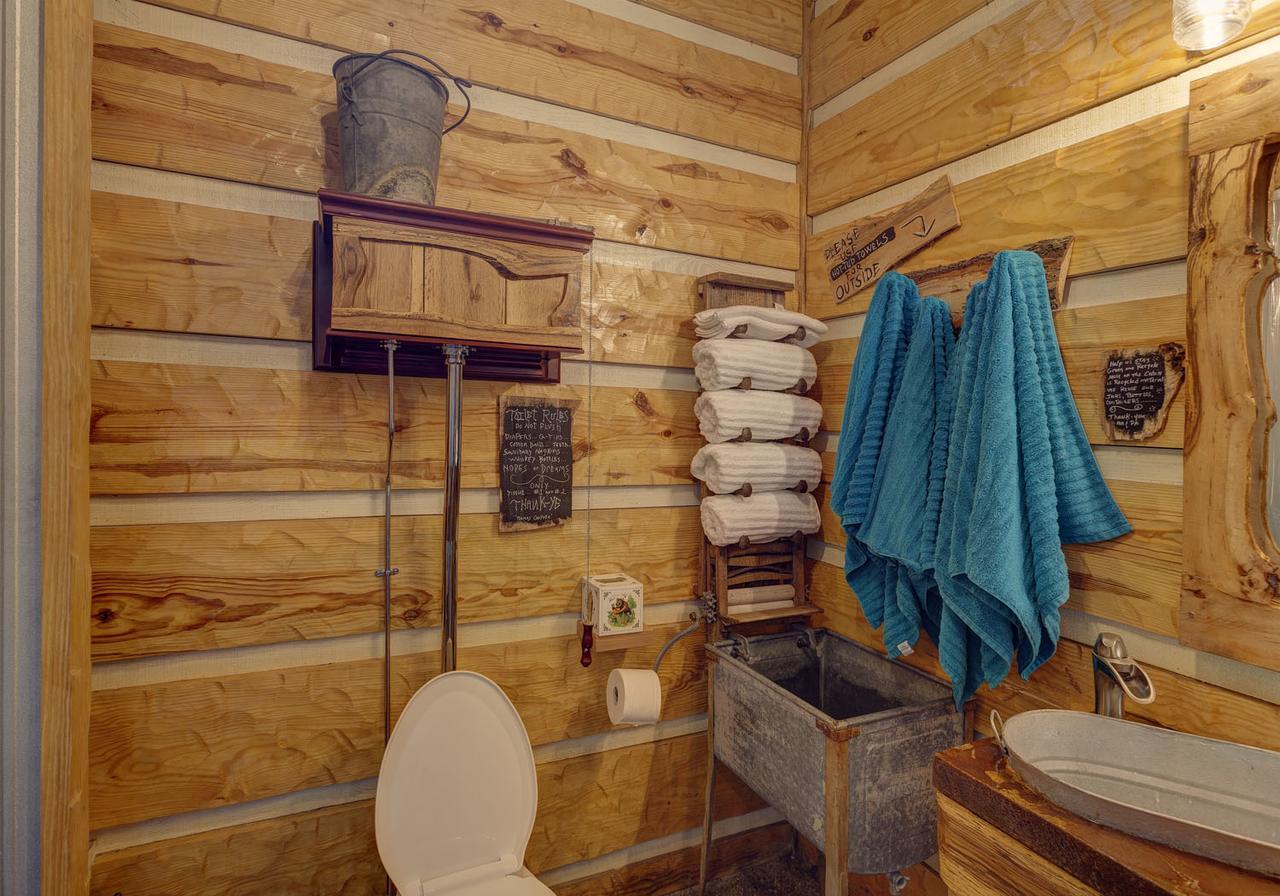 Bed and Breakfast Fox Pass Cabins Hot Springs Zewnętrze zdjęcie