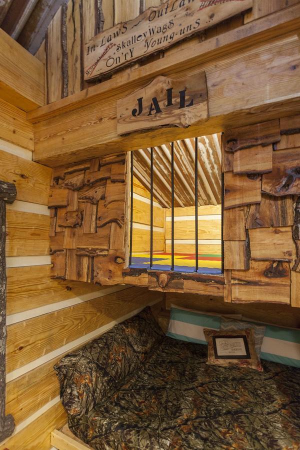 Bed and Breakfast Fox Pass Cabins Hot Springs Zewnętrze zdjęcie