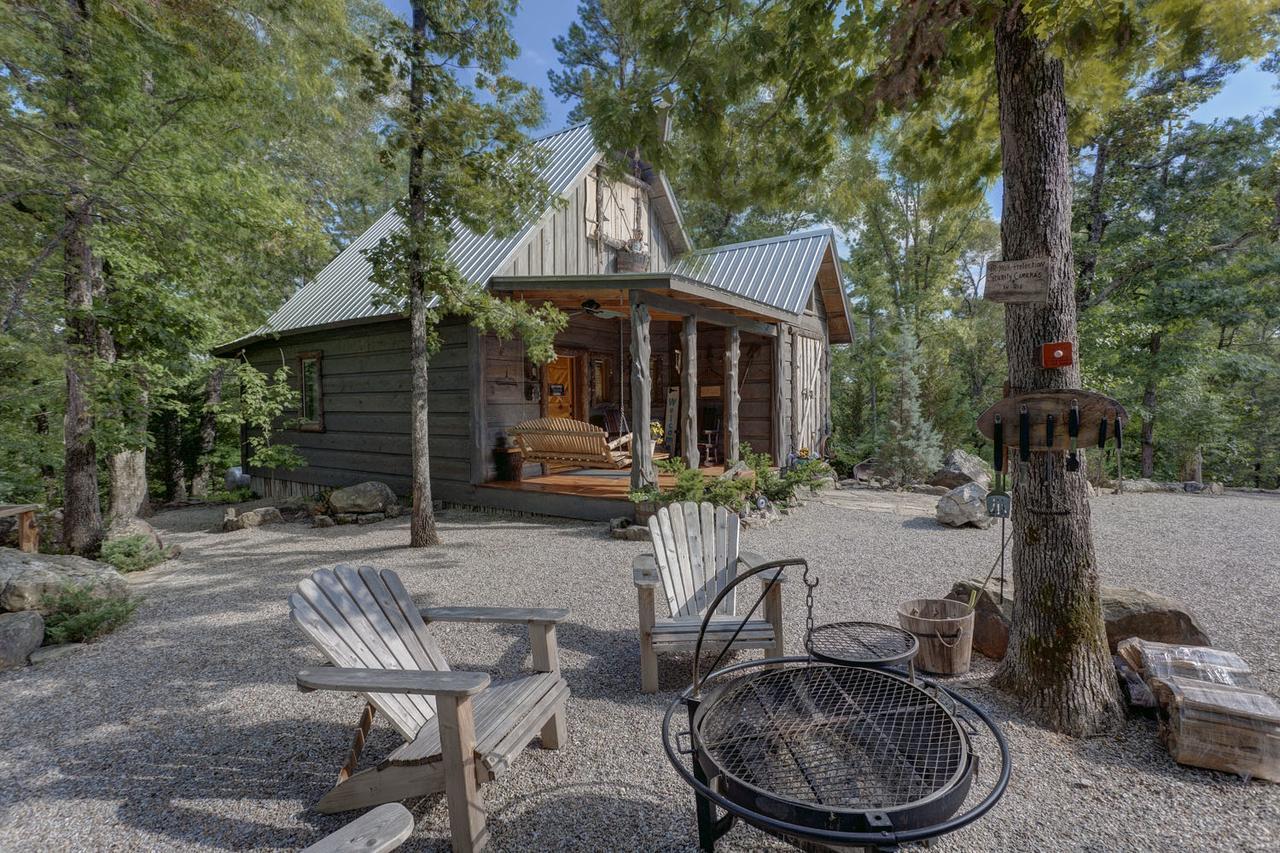 Bed and Breakfast Fox Pass Cabins Hot Springs Zewnętrze zdjęcie